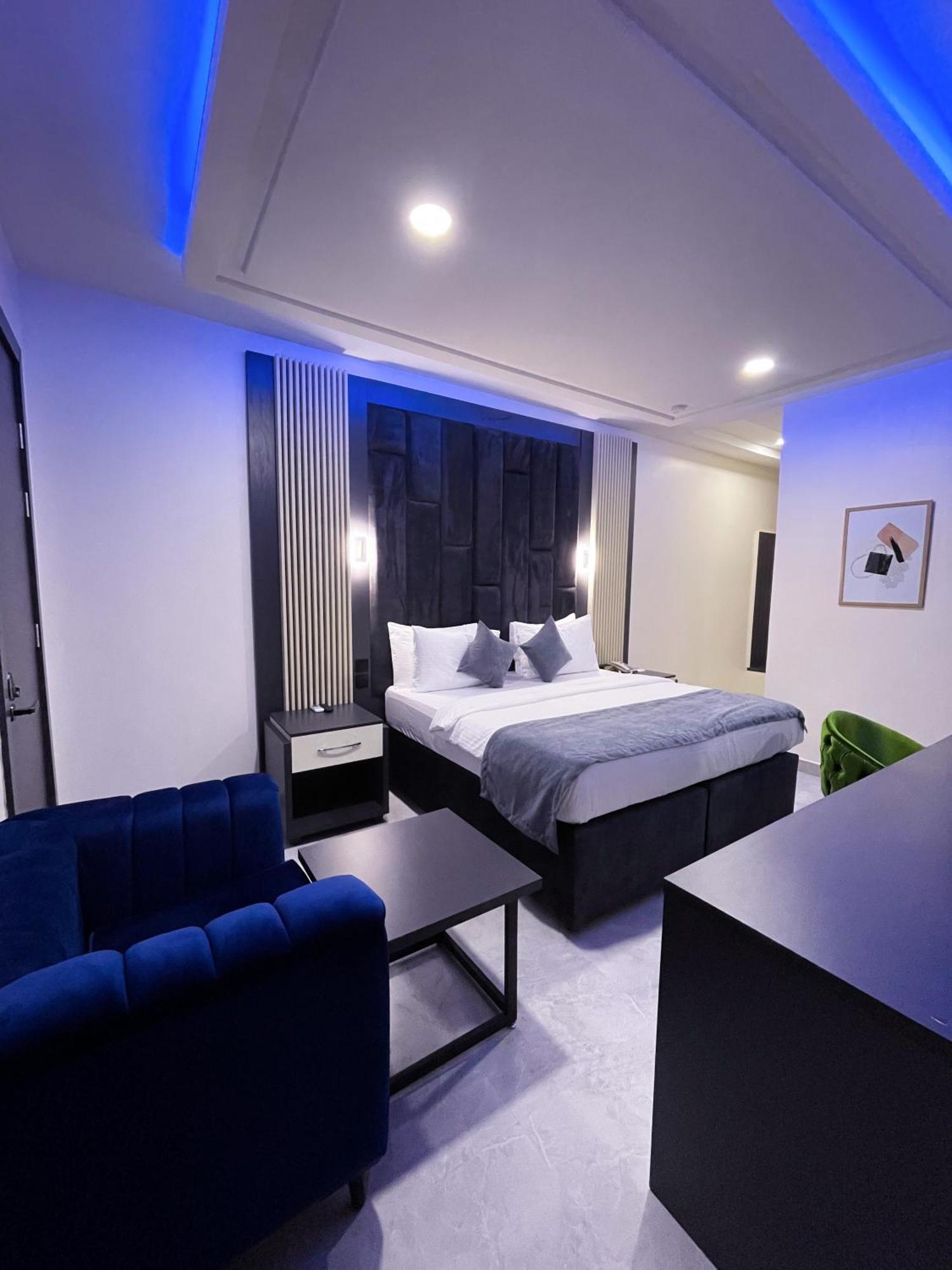 The Mayrock Hotel Абуджа Екстериор снимка