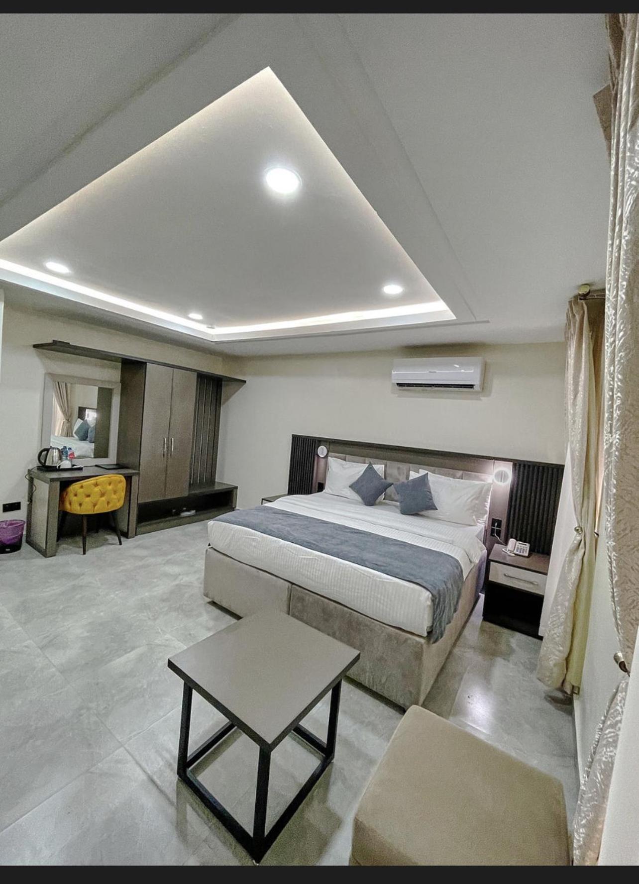 The Mayrock Hotel Абуджа Екстериор снимка