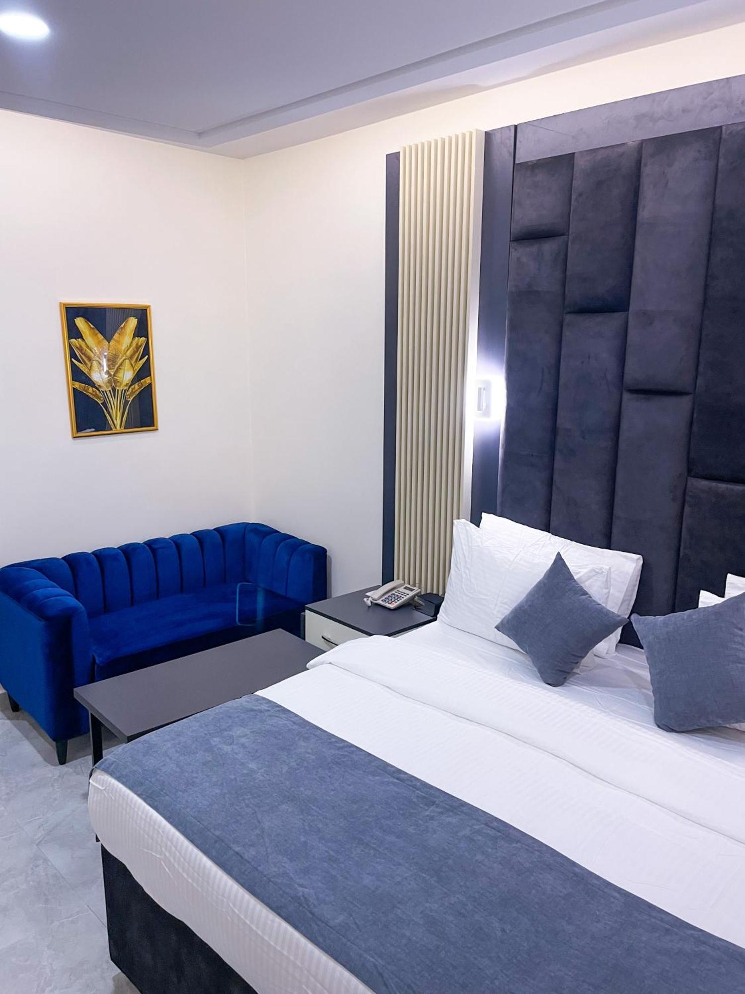 The Mayrock Hotel Абуджа Екстериор снимка